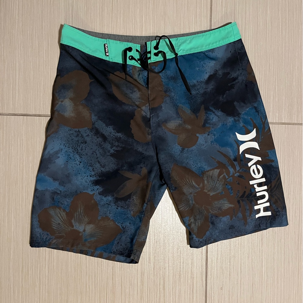 Men’s Hurley size 30 floral Boardshorts bathing suit